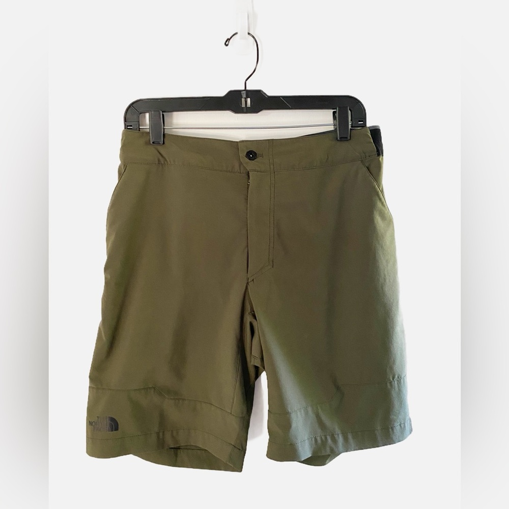 The North Face Paramount Active Shorts in Green - Waist 32